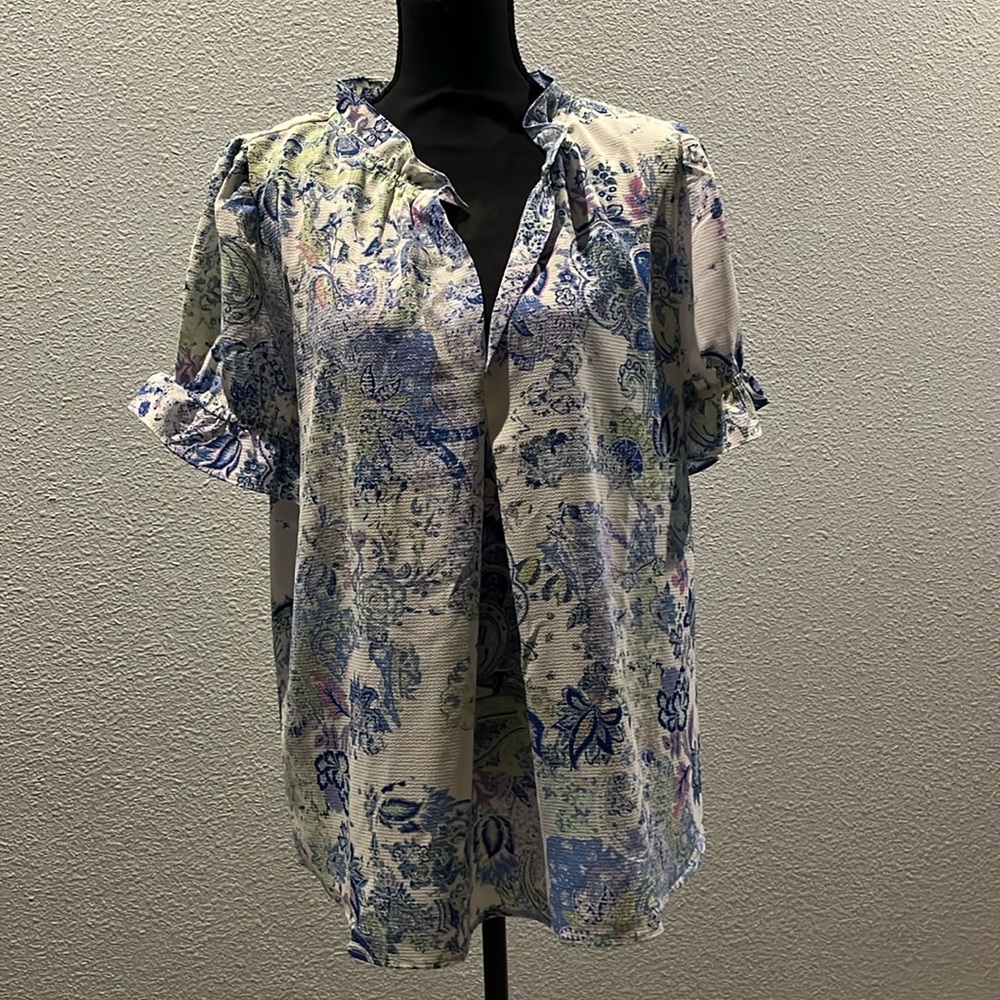 Floral and Ivy size XL blouse beautiful flattering design